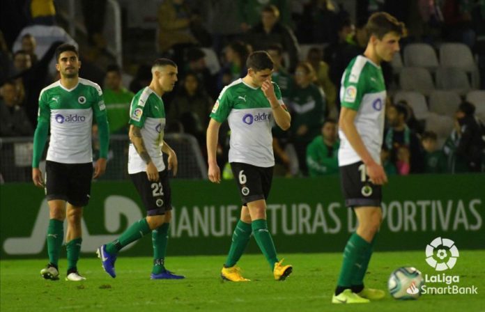 Los jugadores del Racing, después de encajar un gol