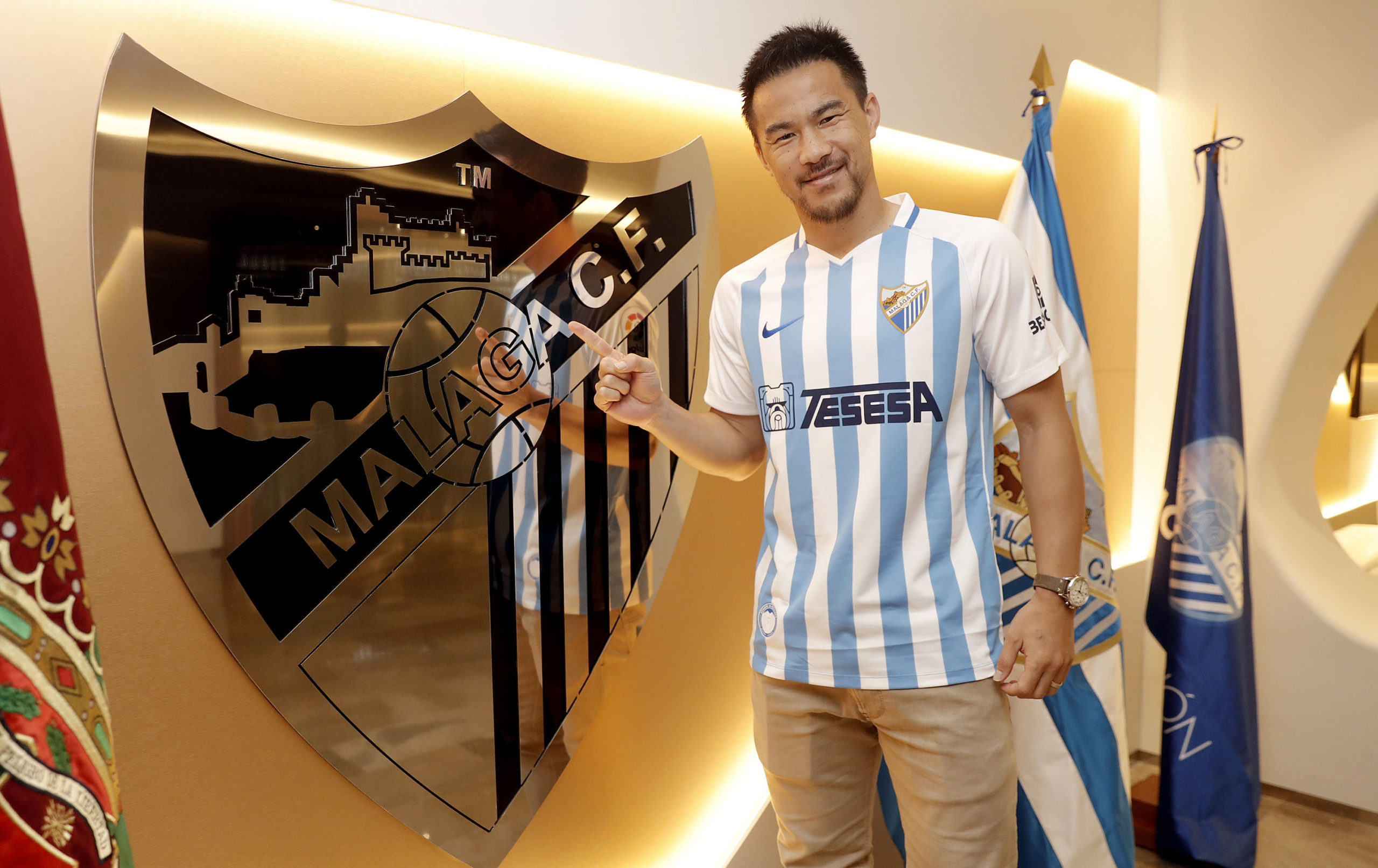 img noti1oz1cw5YQg scaled