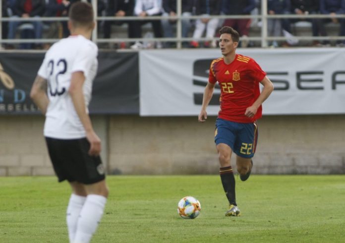 Pau Torres con la Selección Española