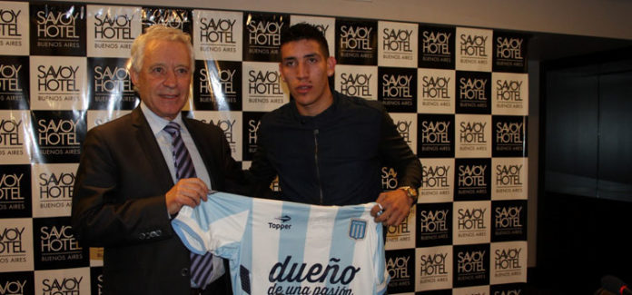 Centurión en su fichaje con Racing en febrero de 2020