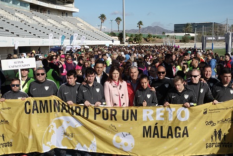 CAMINANDO POR UN RETO PARA COMBATIR LA OBESIDAD INFANTIL