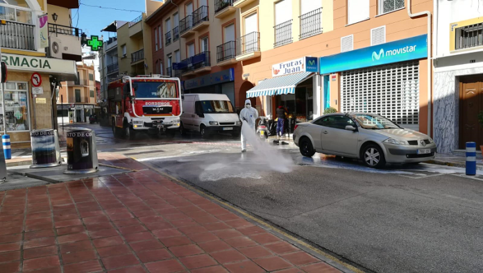 Con la ayuda de asociaciones agrarias y ganaderas se han realizado tareas de desinfección