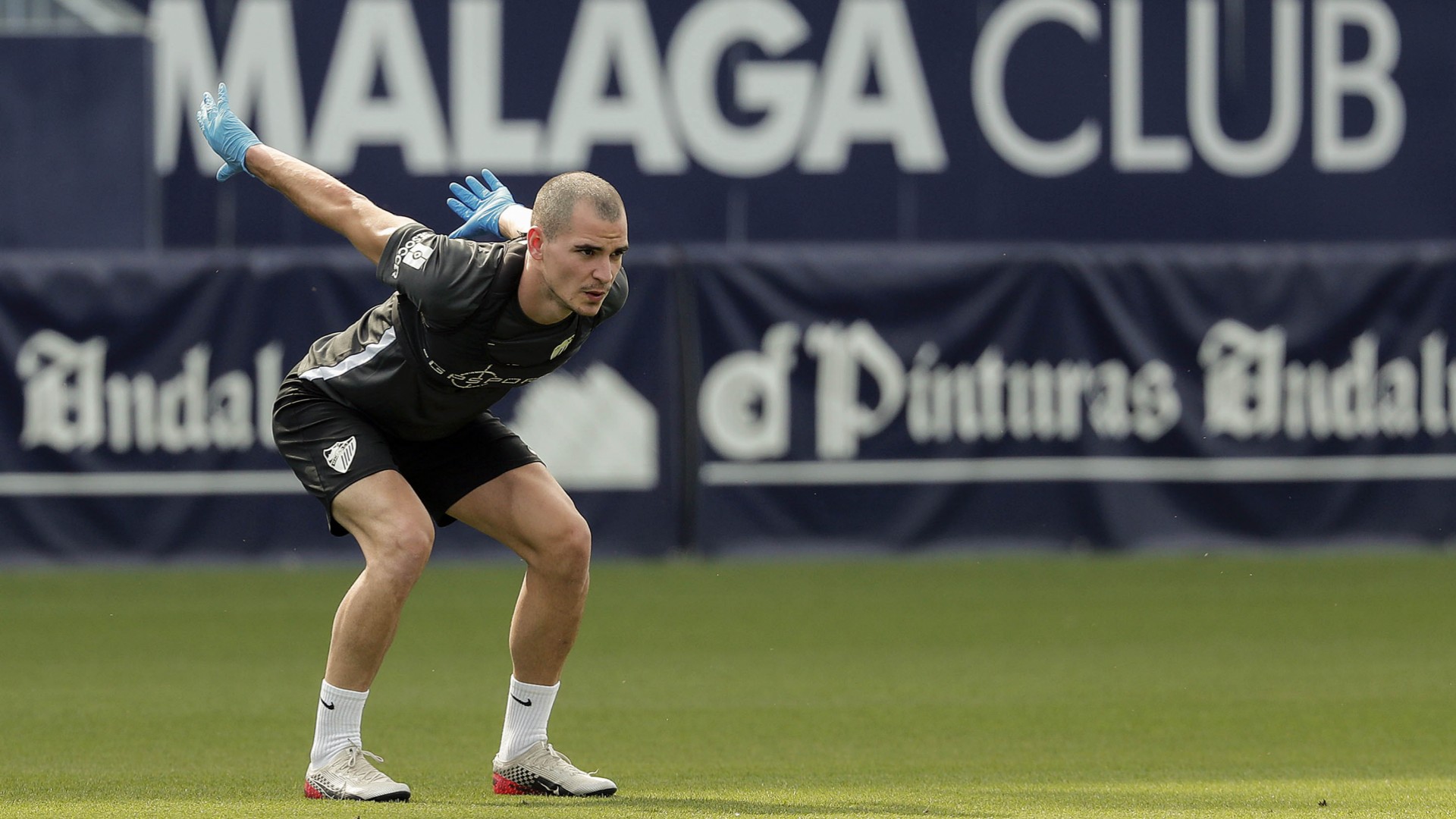 Sergio Buenacasa se ejercita en solitario