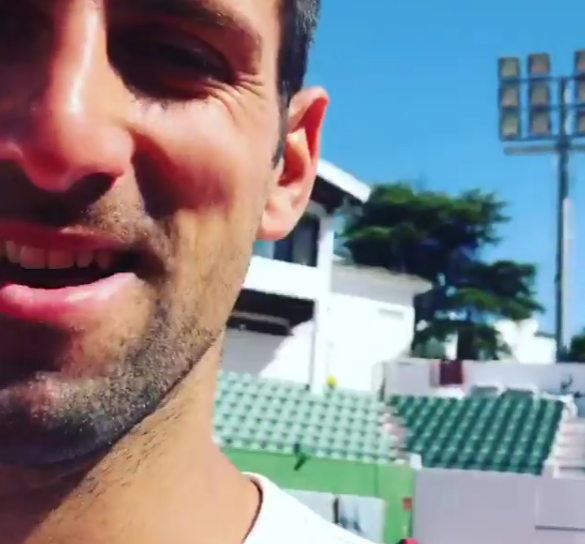 Novak Djokovic jugando en Puente Romano