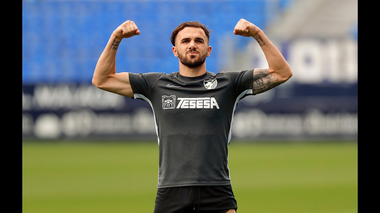 Sadiku echa de menos los habituales abrazos y juegos con sus compañeros del Málaga