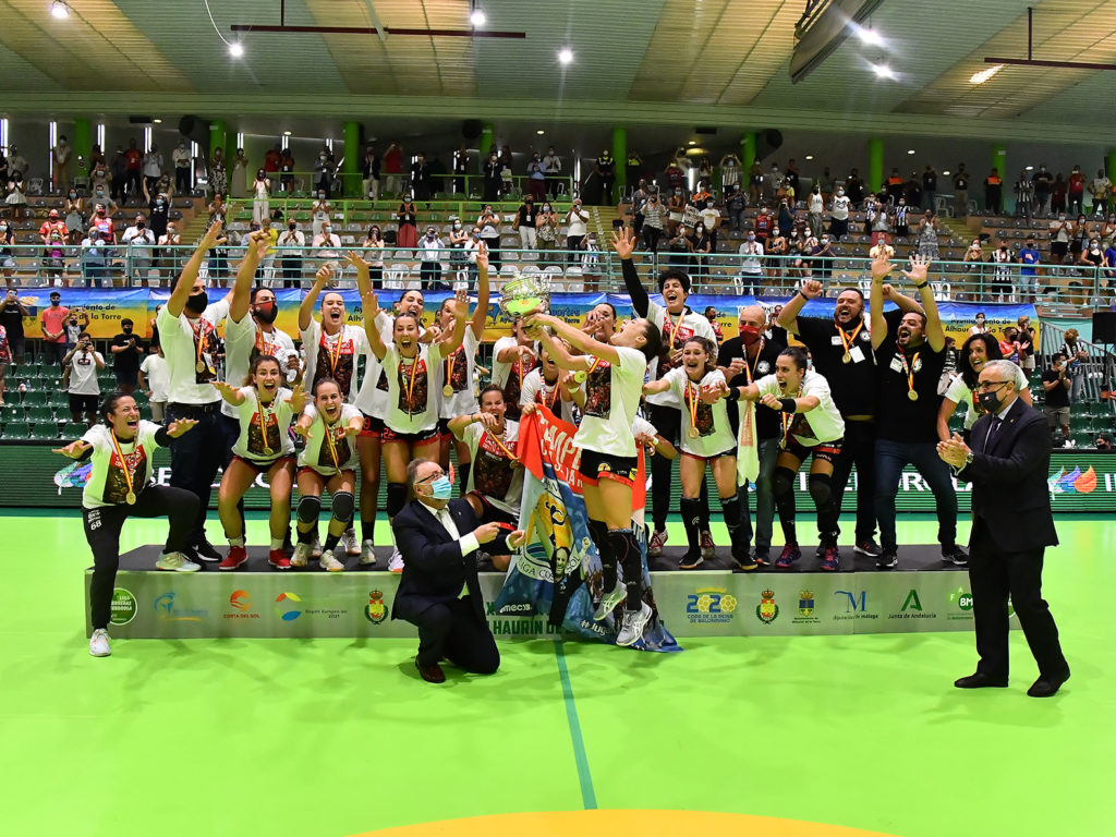 Sole López levanta la Copa de la Reina