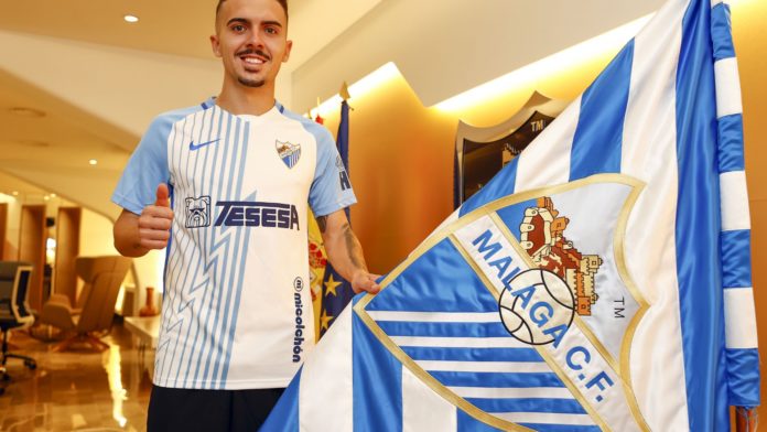 Joaquín sonríe tras llegar a La Rosaleda