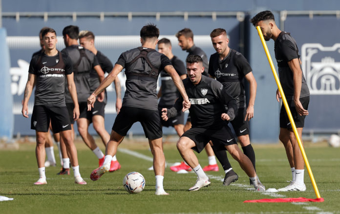 Entrenamiento sobre el césped del Anexo