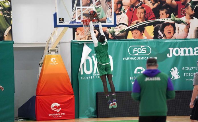 Nzosa machacando entrenamiento Unicaja