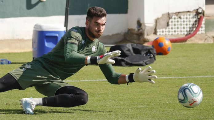 Dani Martín durante un entrenamiento con el Real Betis