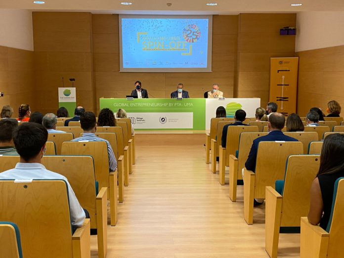 La Diputación premia con 3.000 euros un proyecto de estudiantes de la UMA para el cultivo de microalgas