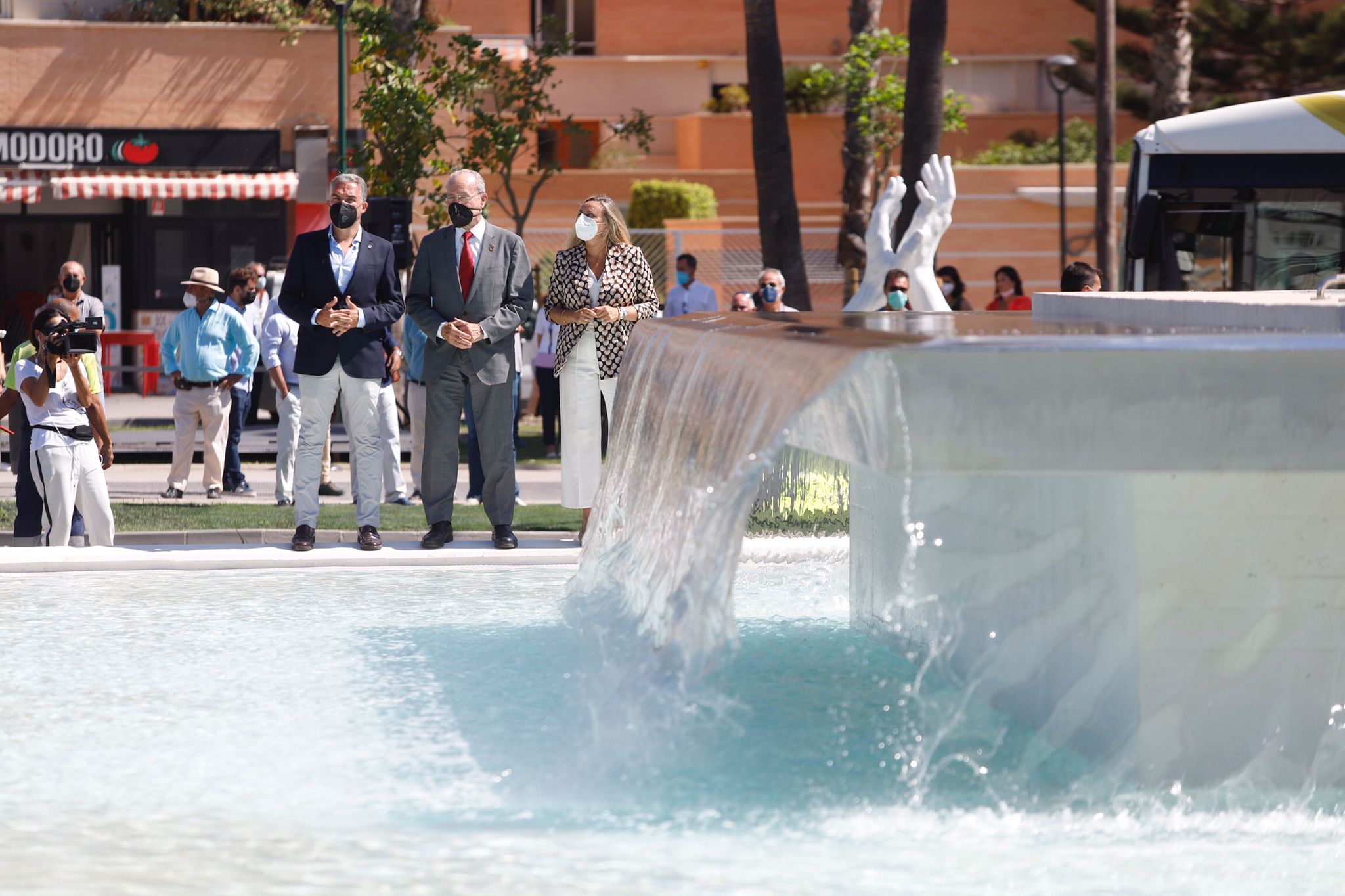 La Junta pone en servicio la reurbanización y la fuente de la plaza de la Solidaridad de Málaga