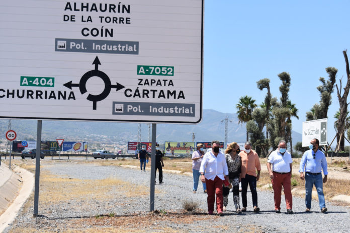 Bendodo destaca el paso adelante del Gobierno andaluz al asumir el vial distribuidor y el desdoblamiento del acceso a Alhaurín por la A-7