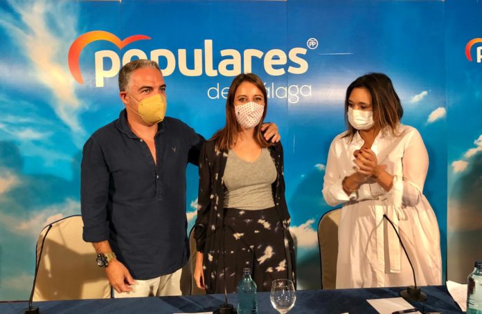 Elías Bendodo junto a la presidenta del Comité de Derechos y Garantías del PP y concejala de Cultura de Madrid, Andrea Levy, y la presidenta del PP de Torremolinos, Margarita del Cid