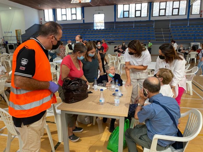 La Diputación contacta con los usuarios de ayuda a domicilio y mayores desalojados y colabora con 112 y Cruz Roja para atender a los desplazados