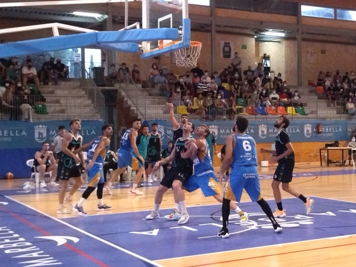 El CB Marbella impone su mayor categoría y se lleva la Supercopa Málaga ante el CAB Estepona (79-58)