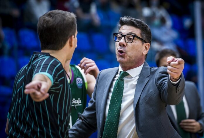 Fotis Katsikaris protesta una acción arbitral