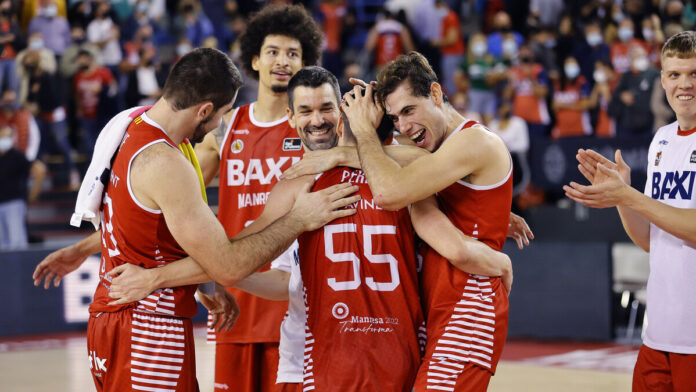 El Baxi Manresa celebra la victoria ante el Unicaja