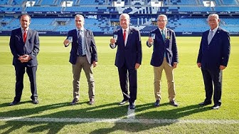 Paco de la Torre, Elías Bendodo y Francisco salado recogen sus abonos de temporada