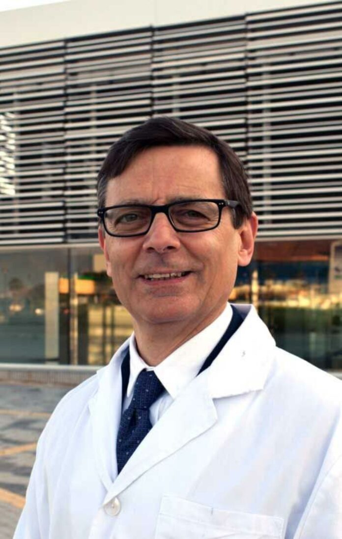 el doctor José Claudio Maañón, jefe de la Unidad Integral de Mama del Hospital Quirónsalud Málaga.