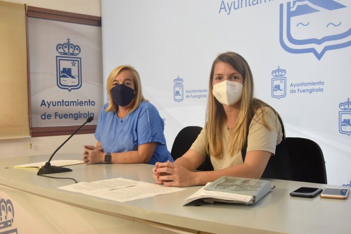 Fuengirola fomenta la actividad al aire libre entre las personas mayores con una ruta de senderismo gratuita por la acequia de Guadalmina