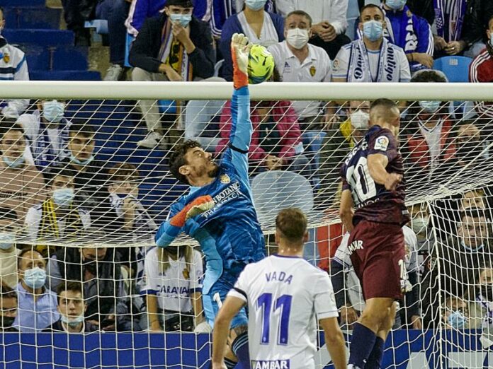 Cristian Álvarez y Valentín Vada, frente al Huesca