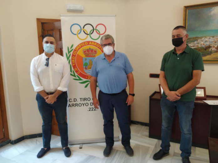 El Club de Tiro Olímpico Arroyo de la Miel 222 y el Club Ajedrez Benalmádena firman un acuerdo de colaboración
