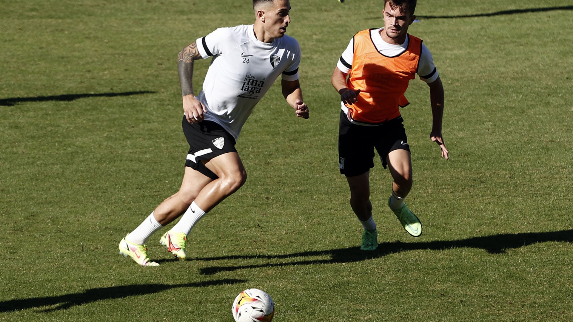 Cufré intenta progresar ante la presión del canterano Álex Rico