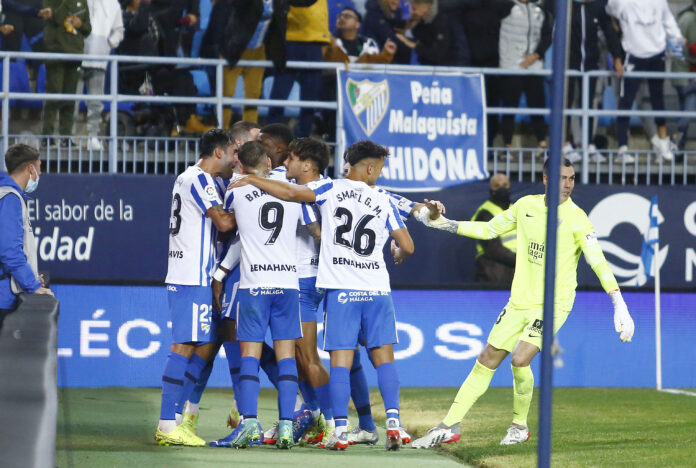 El Málaga CF celebra el tanto de la victoria frente a Las Palmas