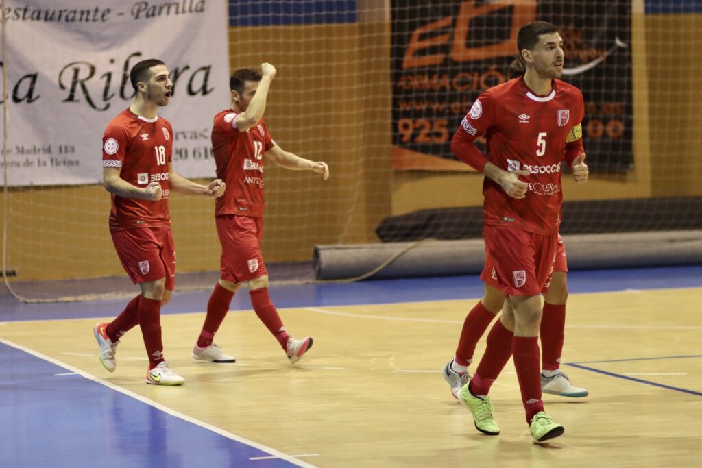 El BeSoccer UMA Antequera pierde dos puntos en el último minuto en Talavera (3-3)