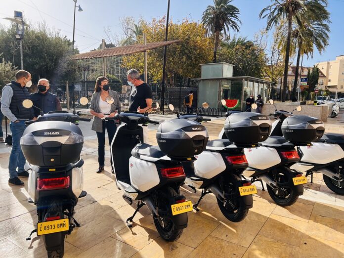 El Ayuntamiento de Fuengirola amplía su parque móvil sostenible con la adquisición de cinco motos eléctricas