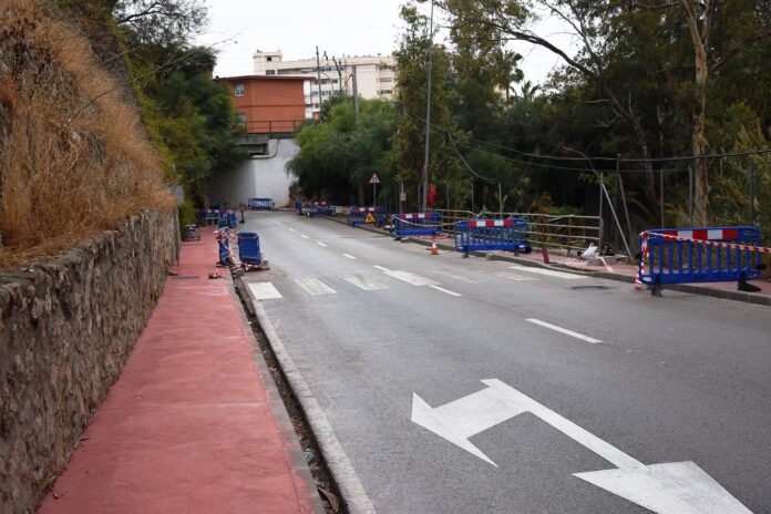 El Ayuntamiento de Fuengirola mejora la accesibilidad y refuerza la seguridad vial en la calle Orquídeas de Torreblanca