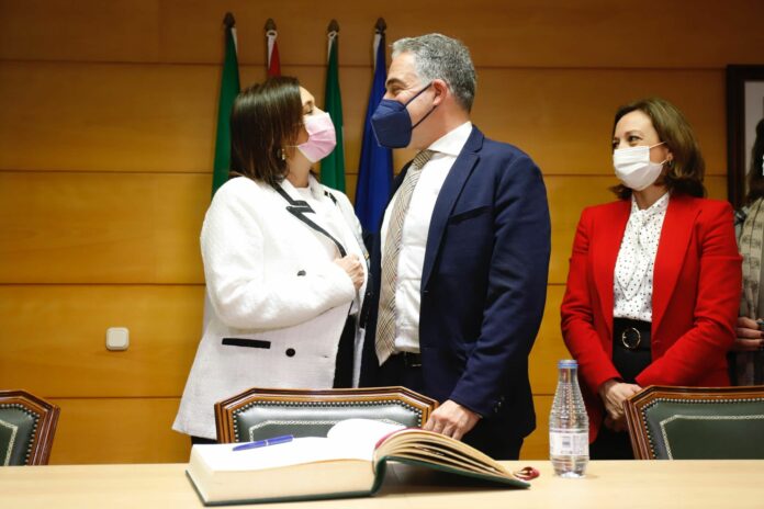 Bendodo traslada el compromiso del Gobierno andaluz con Torremolinos