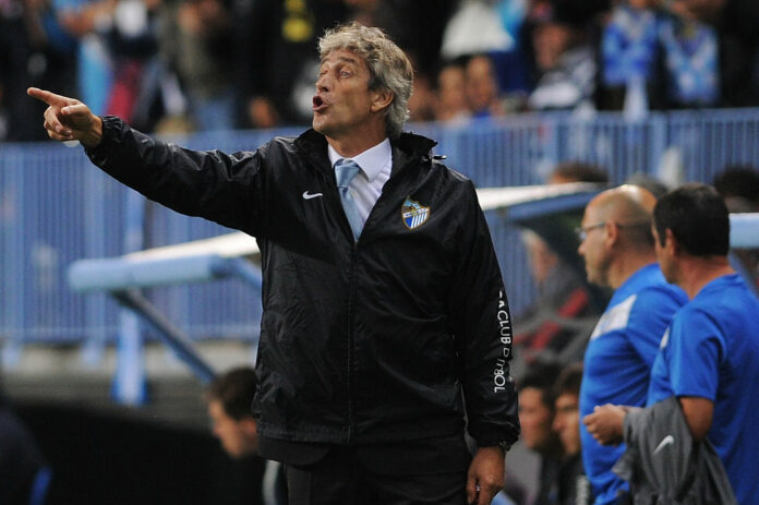 Manuel Pellegrini en su etapa como entrenador del Málaga CF