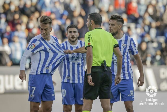 Jugadores del Málaga increpan a Trujillo Suárez / LaLiga