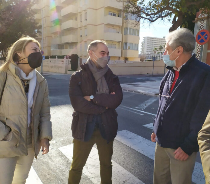 Lara se compromete a buscar un inversor hotelero para rehabilitar la zona de los Pintores en Benalmádena