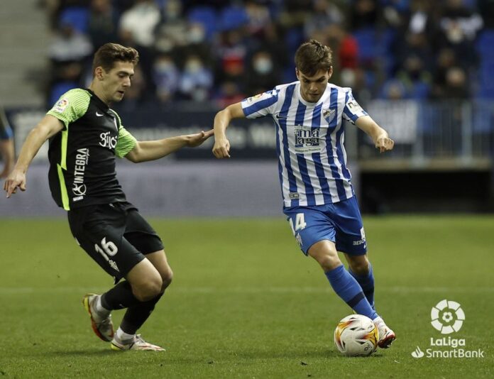 Aleix Febas frente al Sporting