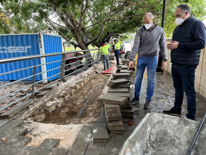 El Ayuntamiento de Fuengirola renueva el Paseo Fluvial y mejora su accesibilidad