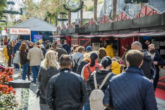 Cerca de 4.000 niños visitaron las carpas de los Reyes Magos en Torremolinos tras llenar de cartas los Buzones Reales