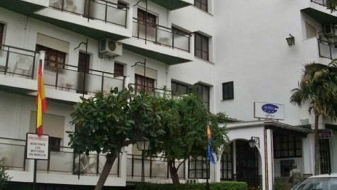 Desalojan el hotel Los Tres Pintores de Benalmádena por orden judicial