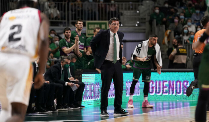 Katsikaris, entrenador del Unicaja / M.Pozo