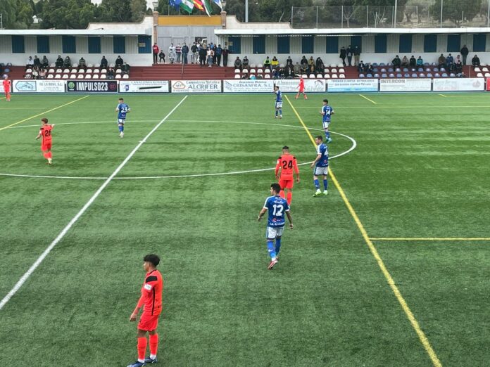 El Malagueño firma su cuarta victoria consecutiva tras ganar en el Miguel Fijones gracias al gol de Loren (0-1)