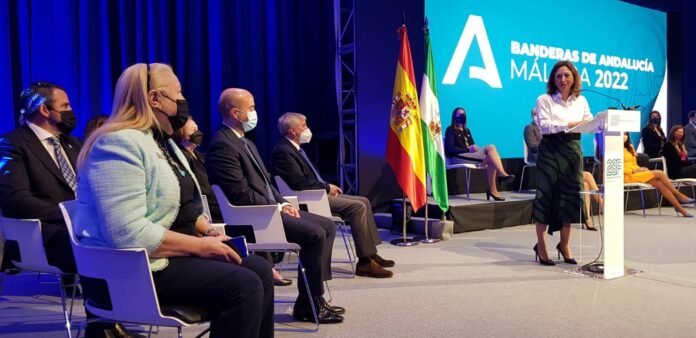 Blanco e Imbroda destacan las fortalezas y el liderazgo de Málaga en los premiados con Banderas de Andalucía