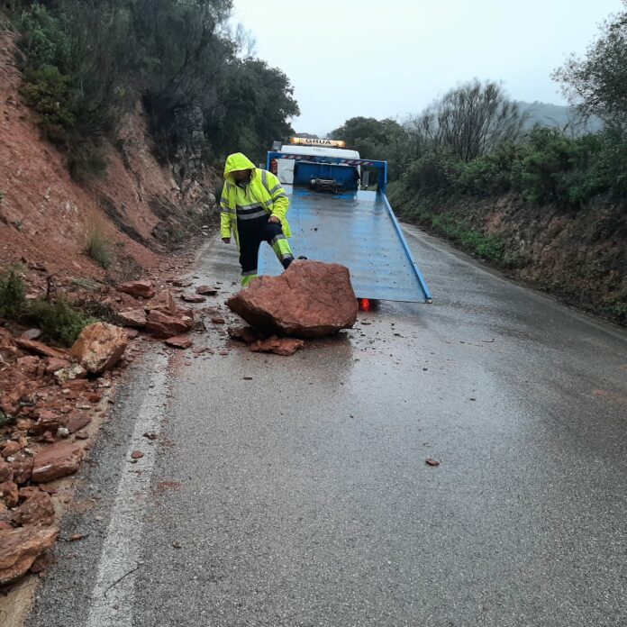 La Diputación trabaja en el arreglo de desprendimientos en las carreteras provinciales de la Serranía de Ronda, Guadalhorce y Axarquía por las fuertes lluvias