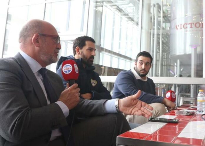 Alberto Camas, Agustín Vidal y Álvaro Armada, durante la entrevista