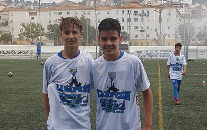 Andrés Caro junto a Huijsen