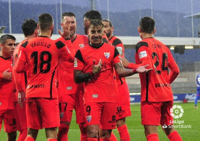 Brandon y el equipo celebran el primer gol