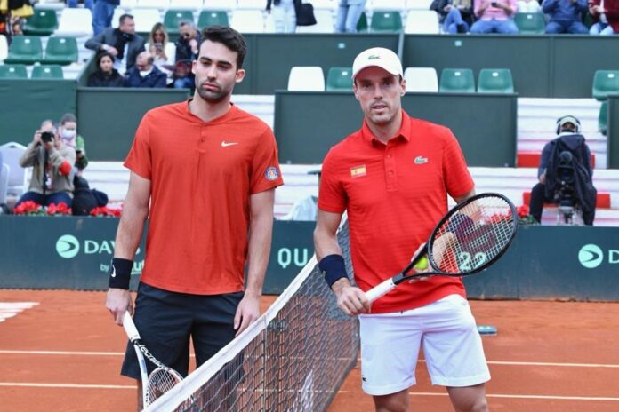 Roberto Bautista no da opciones a Boitan y pone el 1-0 en la Copa Davis. El tenista castellonense Roberto Bautista dio este viernes el primer punto en el 'playoff' de la Copa Davis entre España y Rumanía tras imponerse con mucha autoridad a Gabi Adrian Boitan en dos sets por 6-3, 6-1 | RFET