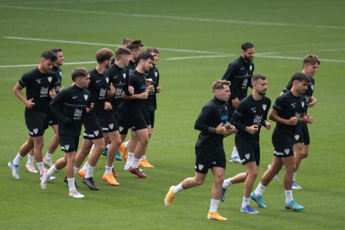 La plantilla del Málaga CF en un entrenamiento en La Rosaleda | Javier Díaz