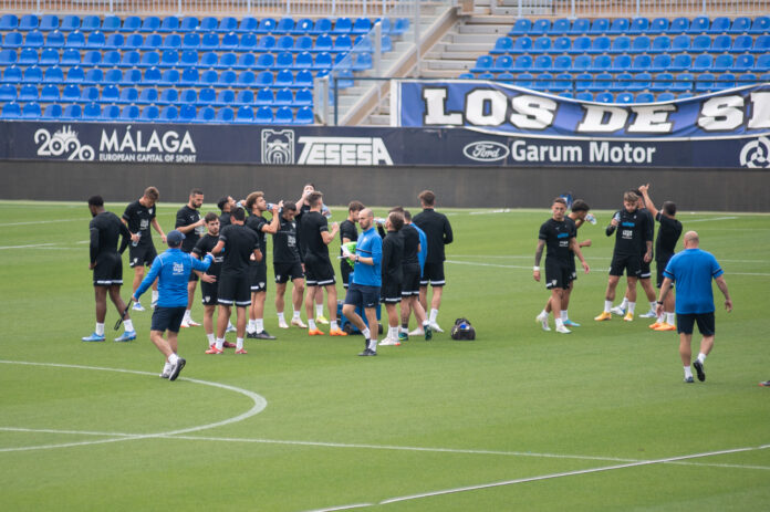 La plantilla del Málaga CF en un entrenamiento en La Rosaleda | Javier Díaz